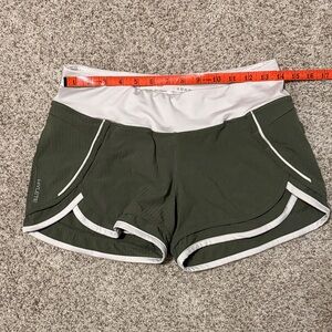 Hylete Women's Olive and White Athletic Shorts
Excellent condition. Like new!!